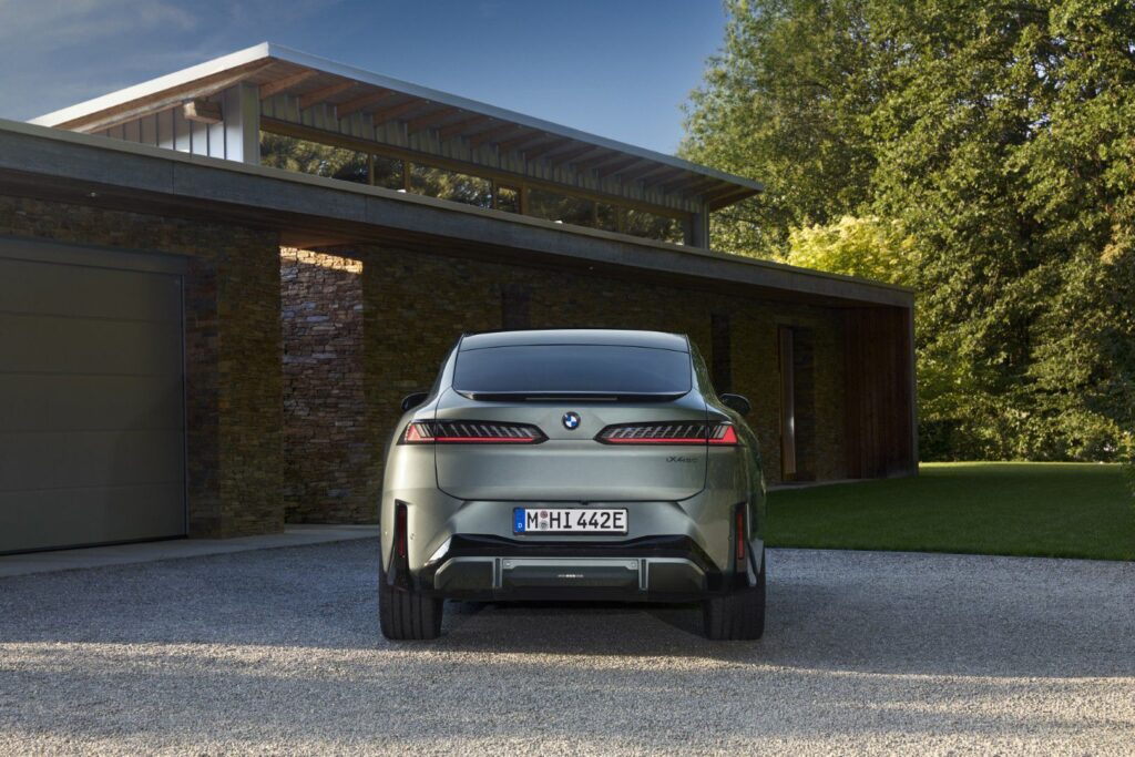 BMW iX4 (NA7)