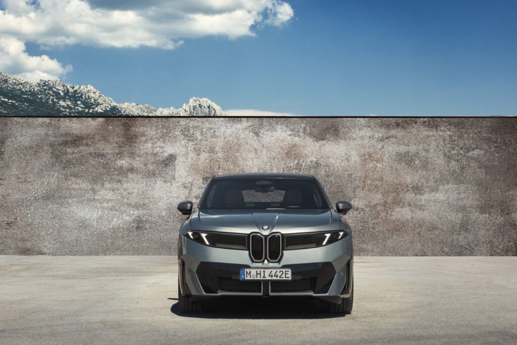 BMW iX4 (NA7)