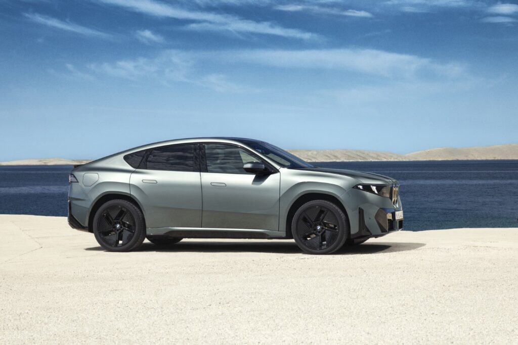 BMW iX4 (NA7)