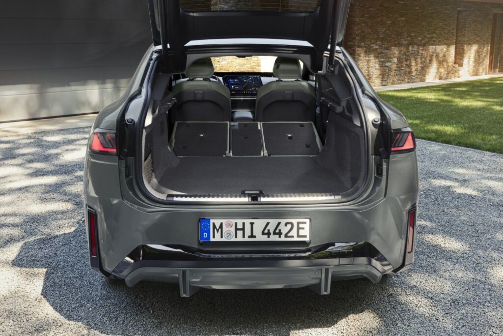 BMW iX4 (NA7)