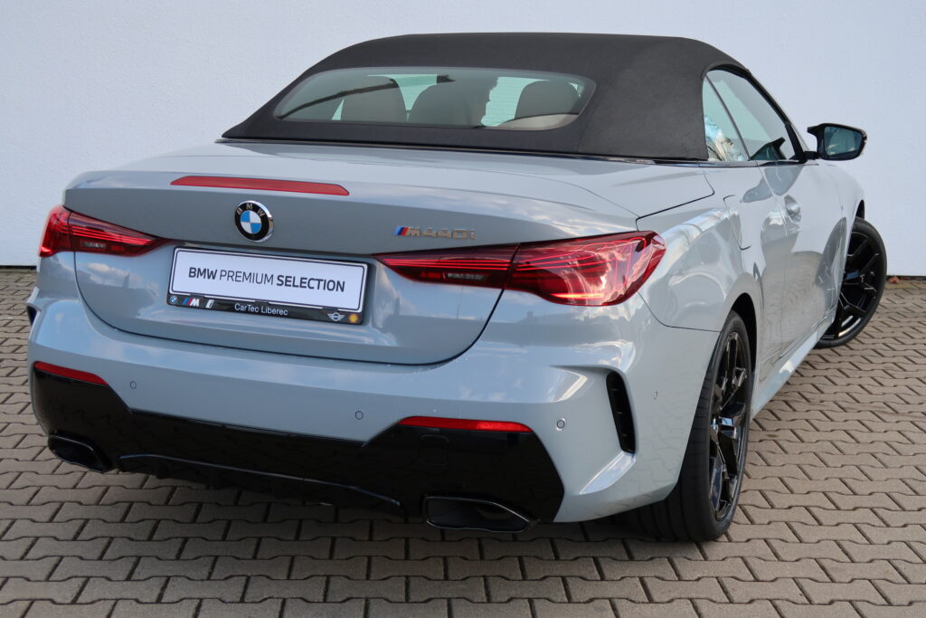 BMW M440i xDrive Convertible