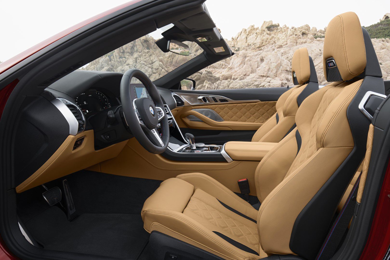 1559822777BMW-M8-Competition-Convertible-Interior-7-.jpg