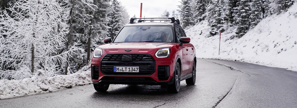 MINI COUNTRYMAN SE ZIMNÍ SADOU KOL ZDARMA.