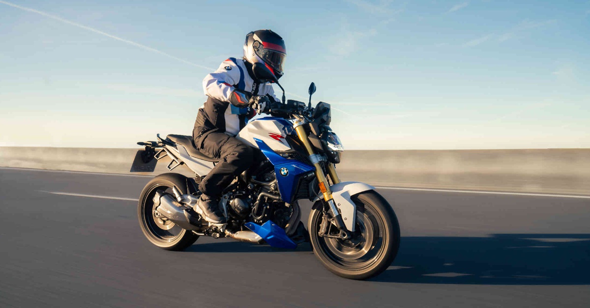 BMW F 900 R od 3 690 Kč měsíčně*