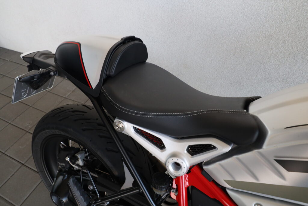 BMW R nineT