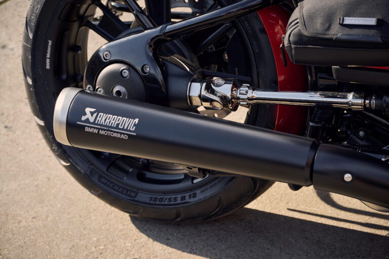 Zadní tlumič výfuku Akrapovič pro BMW R 18