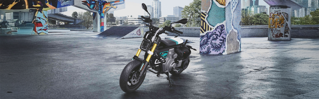 BMW CE 02 od 2 990 Kč měsíčně*