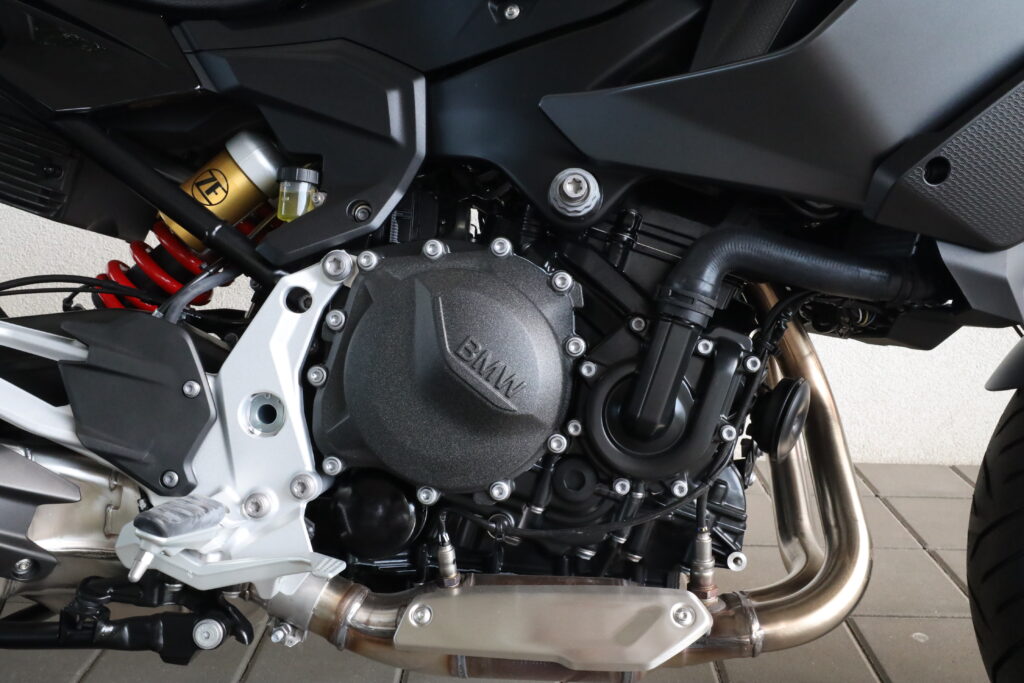BMW F 900 XR
