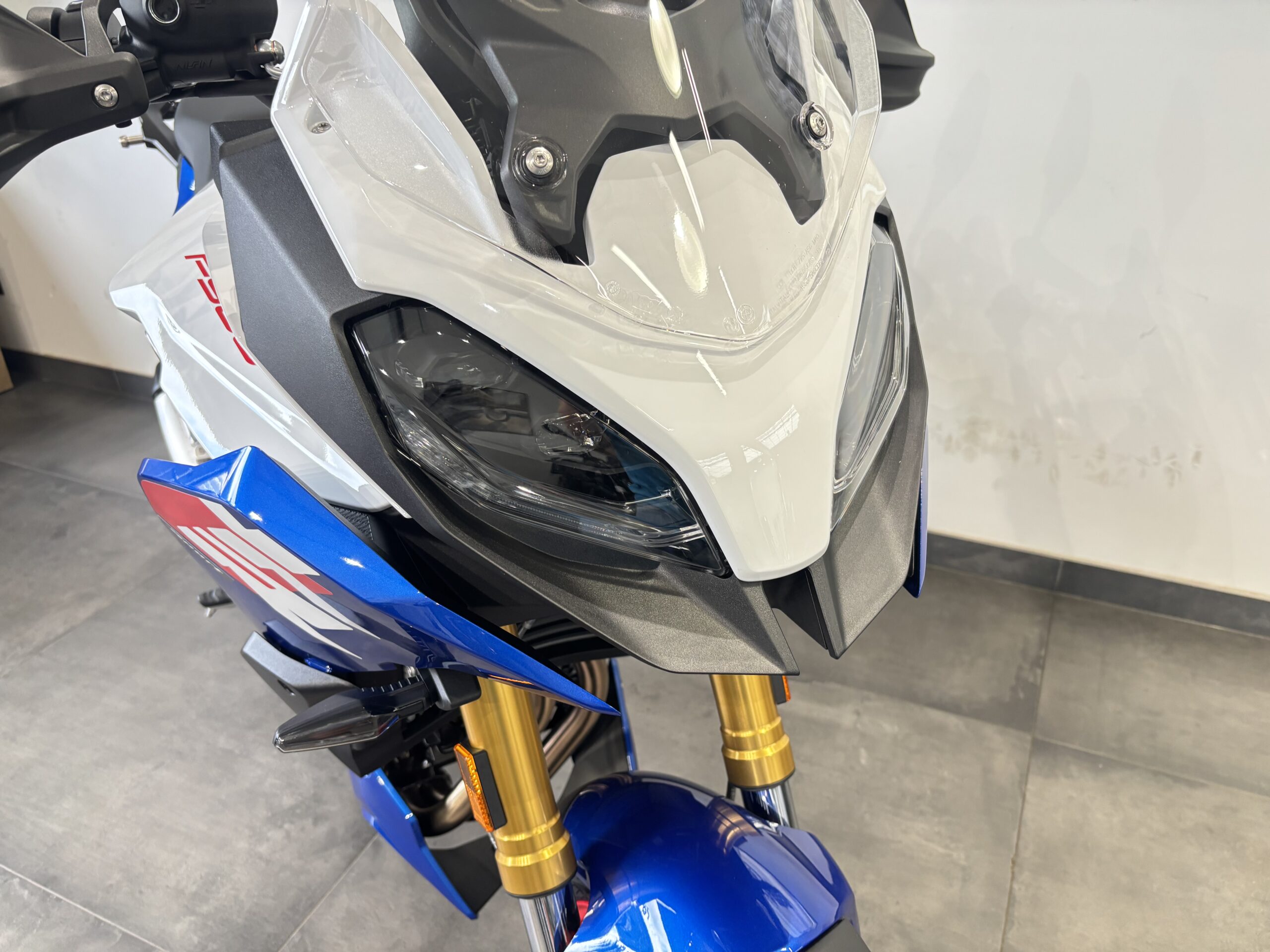 BMW F 900 XR