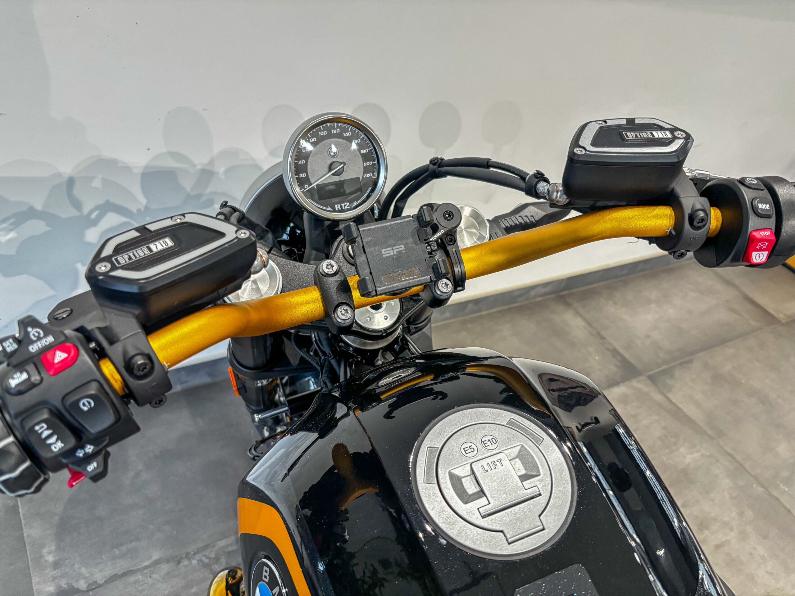 BMW R 12