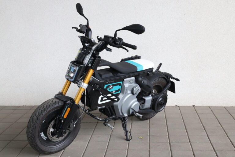 BMW CE 02