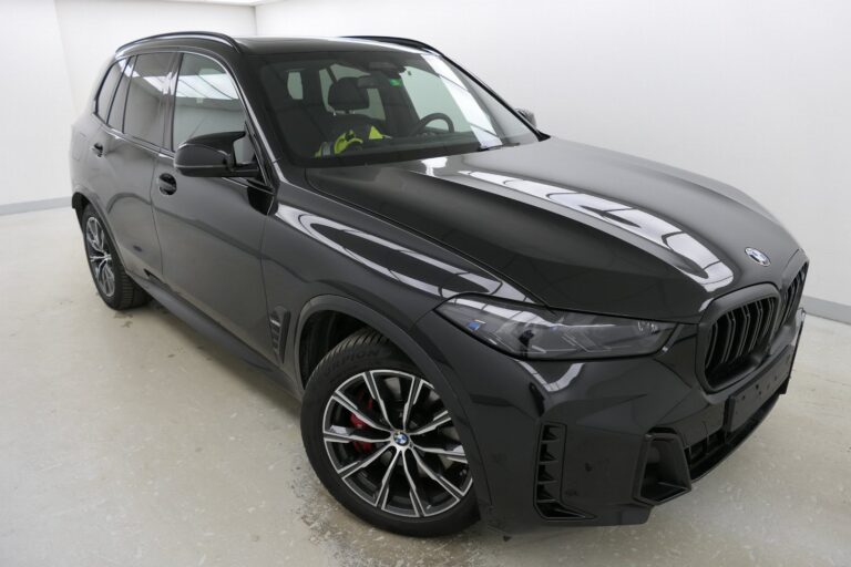 BMW X5 M60i
