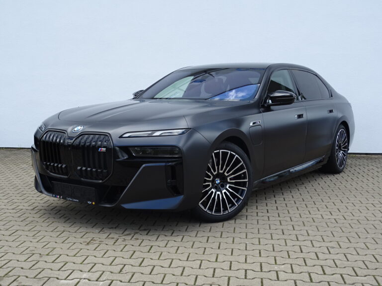 BMW M760e xDrive Sedan