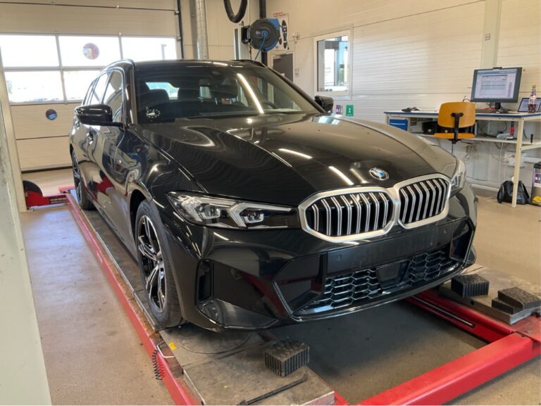 BMW 330i xDrive Touring