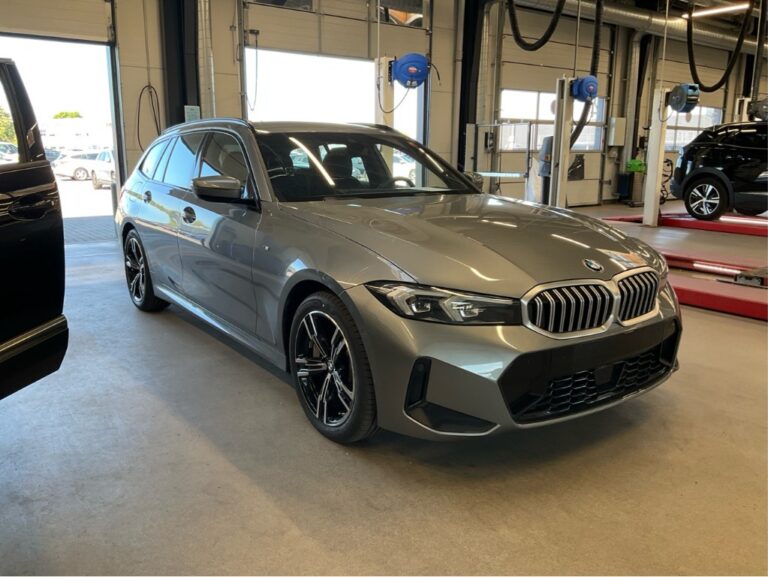 BMW 330i xDrive Touring