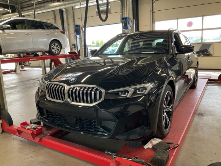 BMW 330i xDrive Touring