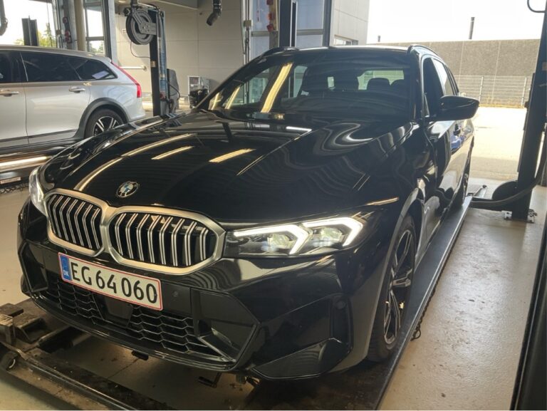 BMW 330i xDrive Touring
