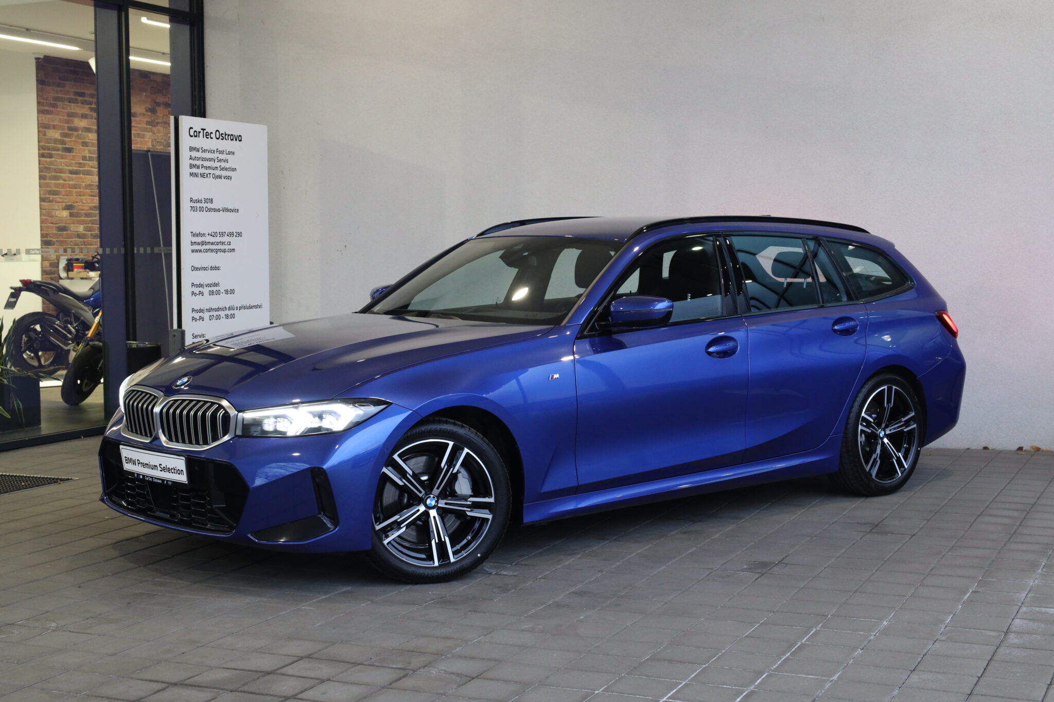 BMW 330i xDrive Touring