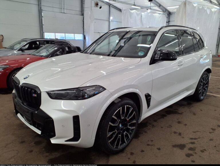 BMW X5 M60i